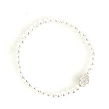 Lade das Bild in den Galerie-Viewer, Little Hamsa Hand Bracelet
