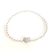 Lade das Bild in den Galerie-Viewer, Love Above All Heart Bracelet
